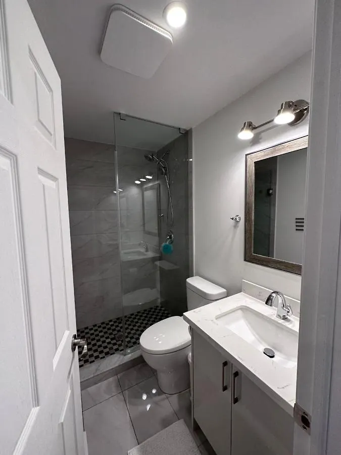 Toronto Great Located Daire